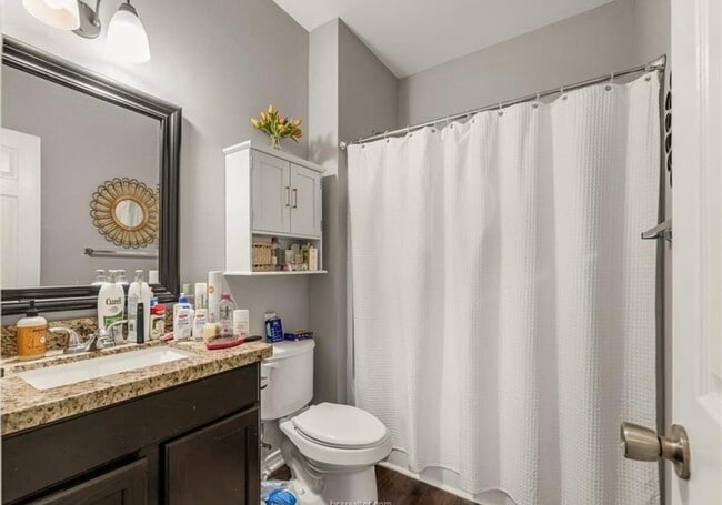 Building Photo - 410 Montclair Ave