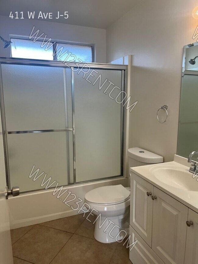 Building Photo - 411 W Ave J-5