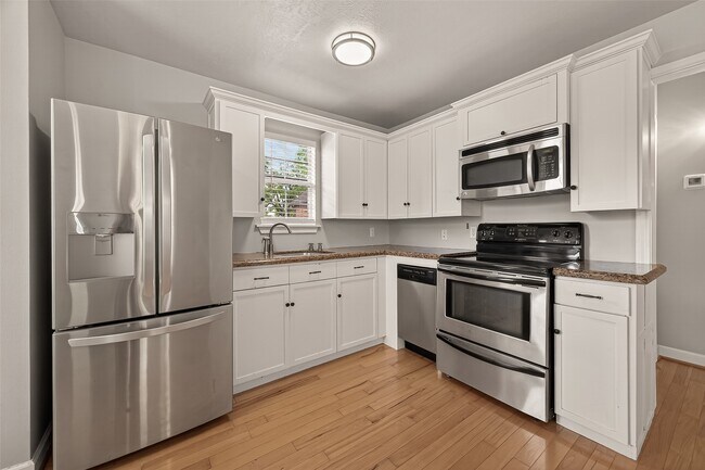 Building Photo - 2405 Southgate Blvd