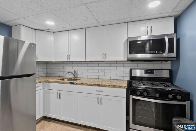 Building Photo - 26 Dapp Ct