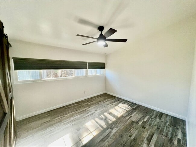 Building Photo - Welcome to this charming 3 bedroom, 2 bath...
