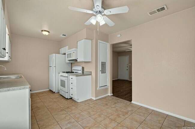 Building Photo - 602 Catalina Ave