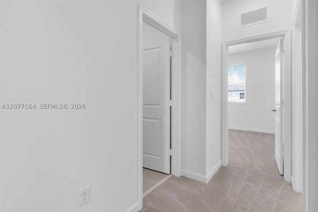 Building Photo - 2660 SE 28th Dr