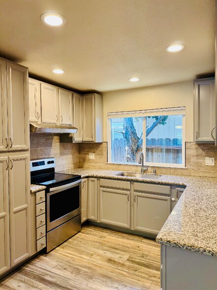 Building Photo - 17205 Markross Ct
