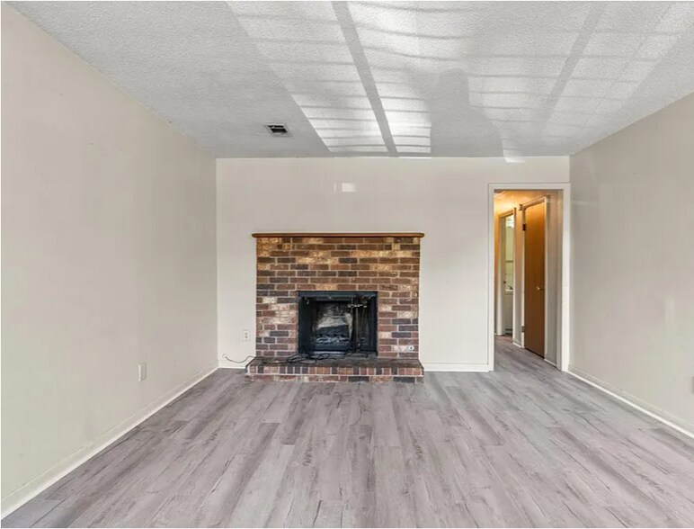 Building Photo - 504 Mimi Ln