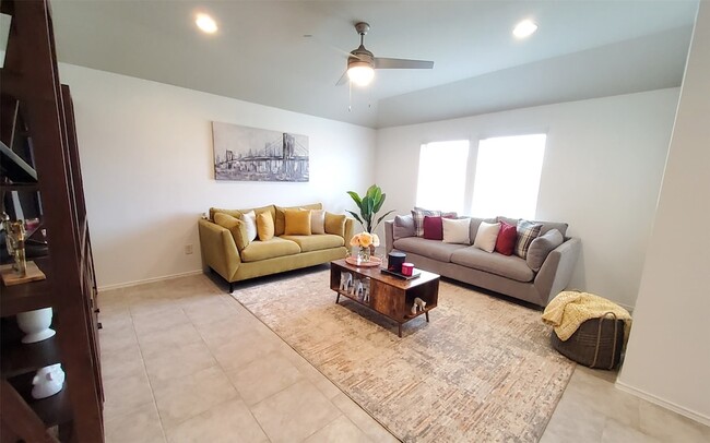 Building Photo - 22607 Castello Lakes Dr