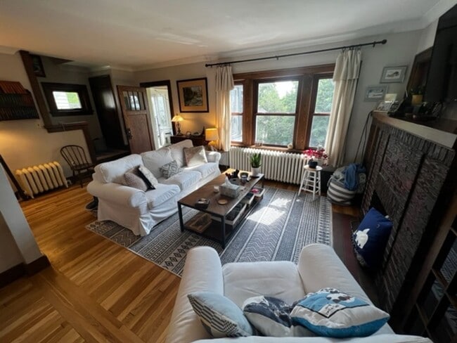 Building Photo - Duluth MN - 3 Bed - 1 1/4 bath