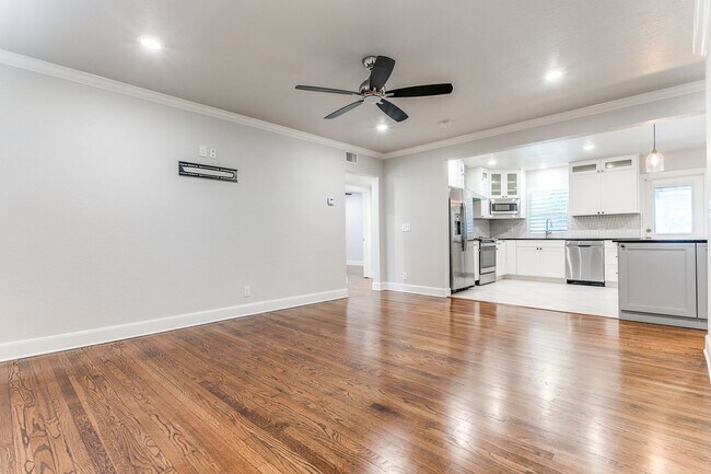 Building Photo - 488-EO