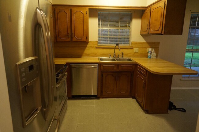 Building Photo - 114 Napoleon Dr