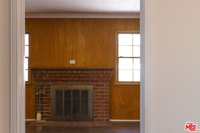 Building Photo - 2547 Canyon Dr
