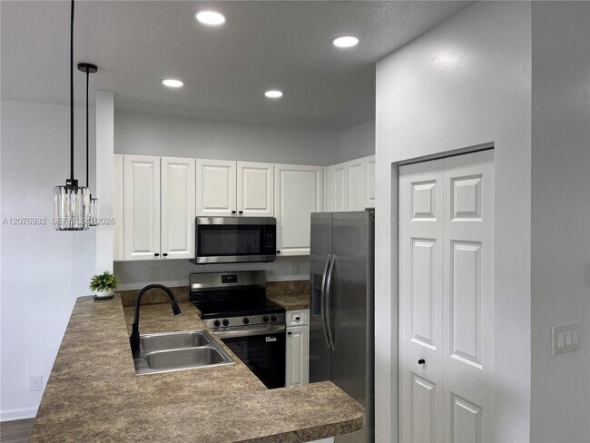 Building Photo - 3102 Coral Ridge Dr