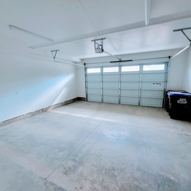 Building Photo - Phenomenal GORGEOUS HOME!!