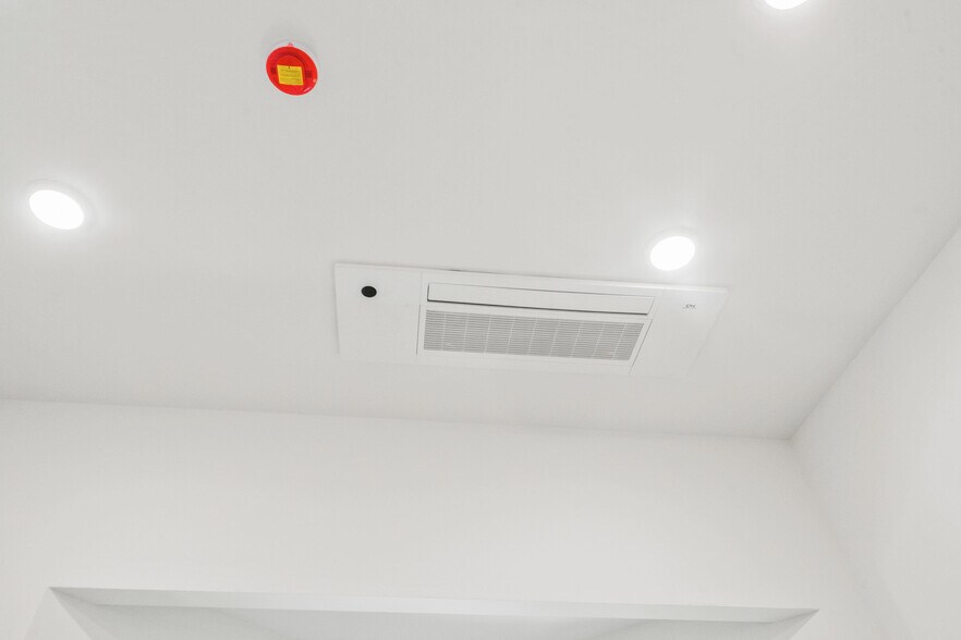 Building Photo - 41 47th St