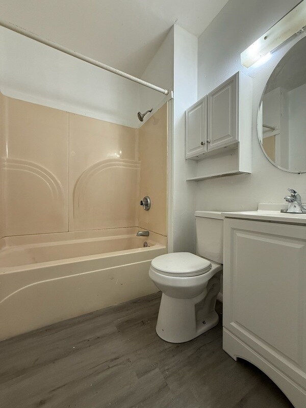 Building Photo - 380 Orange St