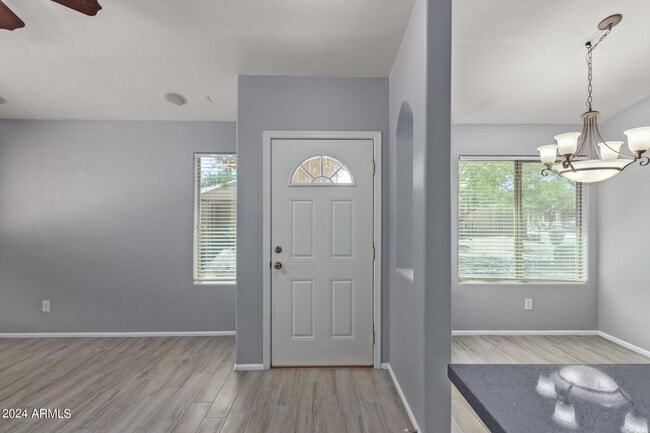 Building Photo - 983 E Palomino Way