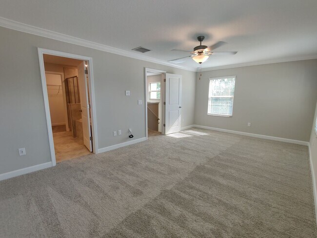Building Photo - 23240 Willow Glen Way
