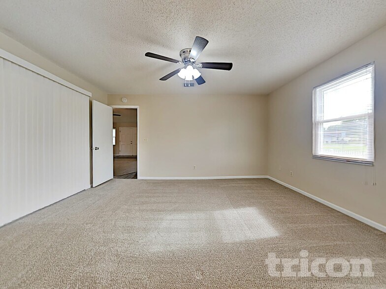 Building Photo - 7548 Allspice Cir S