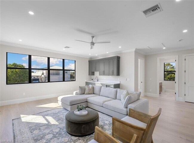 Building Photo - 2721 Van Buren Ave