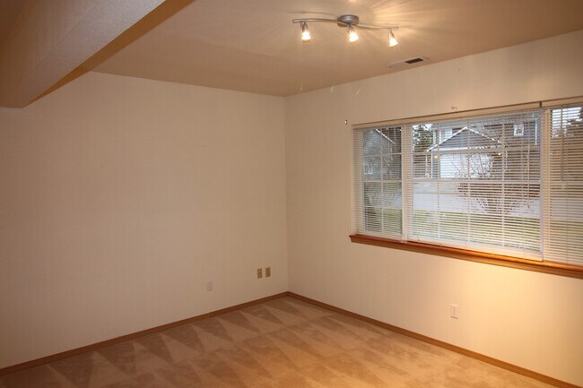 Building Photo - 3 Bed 2.5 Bath - Shannon Forest - Hillcrest - Pet Friendly - NAS Whidbey