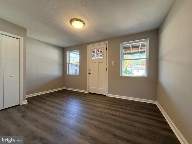 Building Photo - 2021 Kelmore Rd