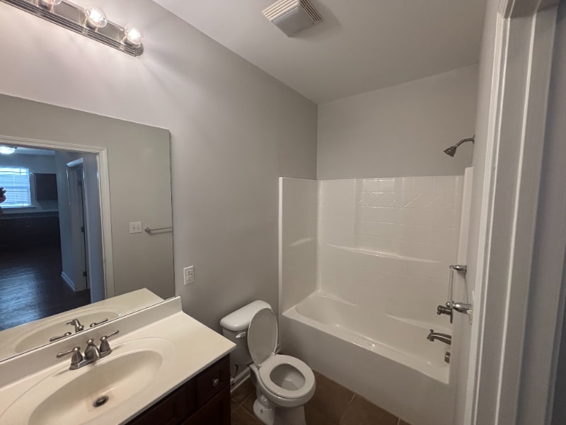 Building Photo - 411 Prom Dr SW