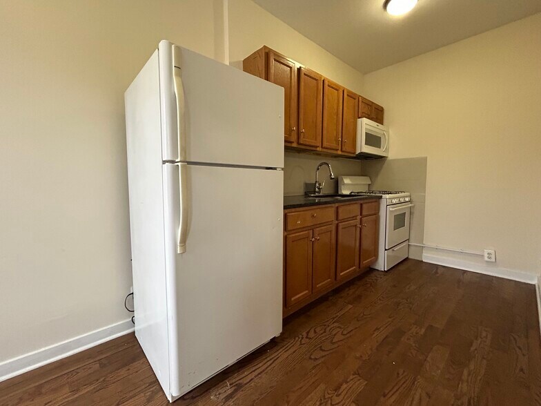 Primary Photo - 2712 N Milwaukee Ave