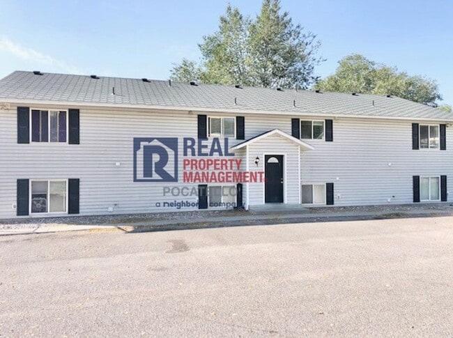 Building Photo - 1120 E Poplar St