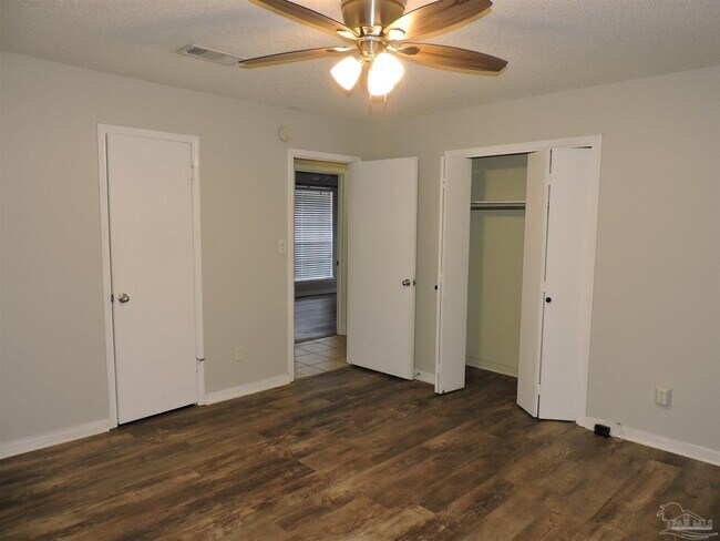 Building Photo - 7834 Charter Oaks Dr