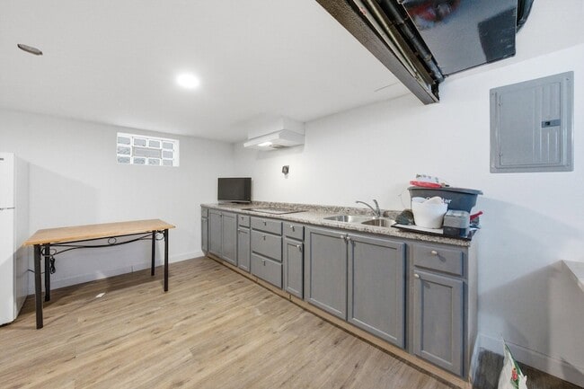 Building Photo - 4605 S Laramie Ave