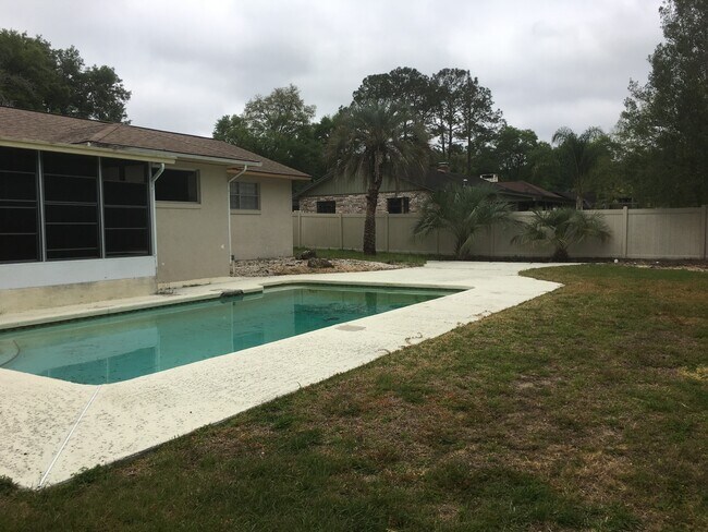 Building Photo - SLEEPY HOLLOW 3/2/2 Pool Home