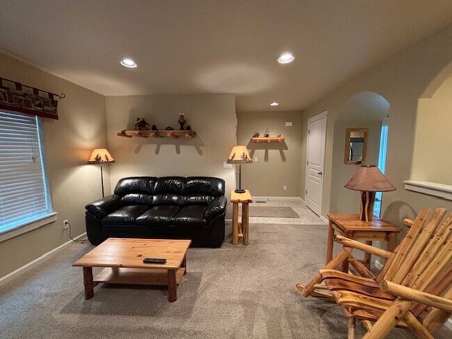 Building Photo - $500 OFF First Full Month's Rent | 12 Month Lease | Crescent Creek Community