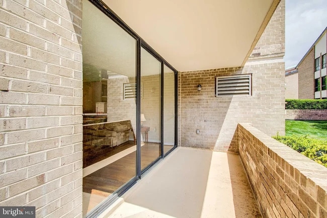 Patio - 118 Monroe St