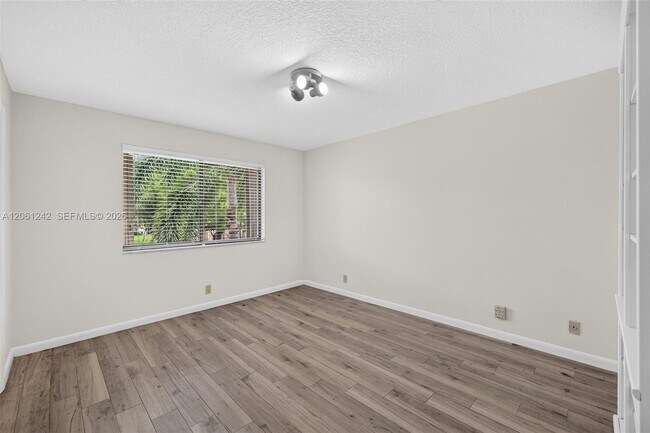 Building Photo - 16431 Blatt Blvd