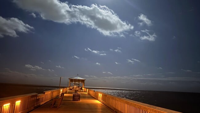 Building Photo - 1960 NE 1st St