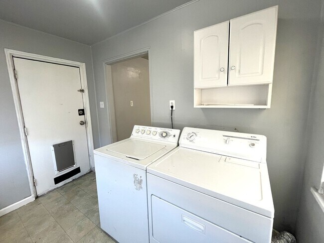Building Photo - Stylish 2-Bedroom Home with Modern Upgrades!