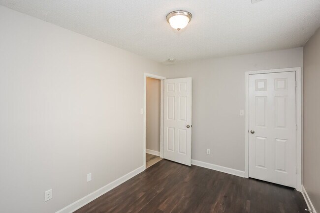 Building Photo - 2852 Longspur Dr