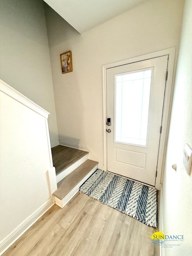 Building Photo - Charming End-Unit Townhome Near Destin Harbor & Crab Island!