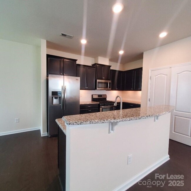 Building Photo - 4033 Black Walnut Wy