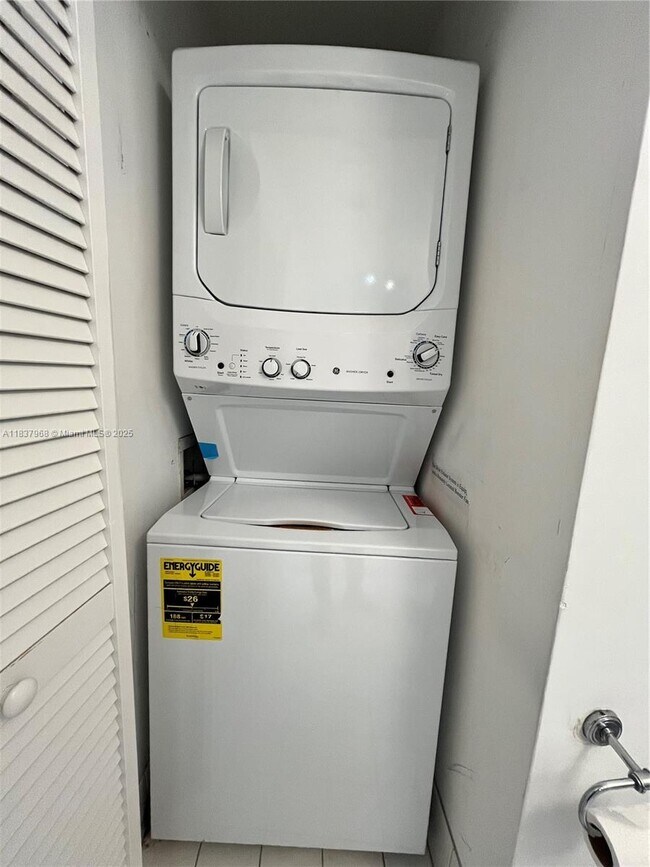 Building Photo - 888 Biscayne Blvd