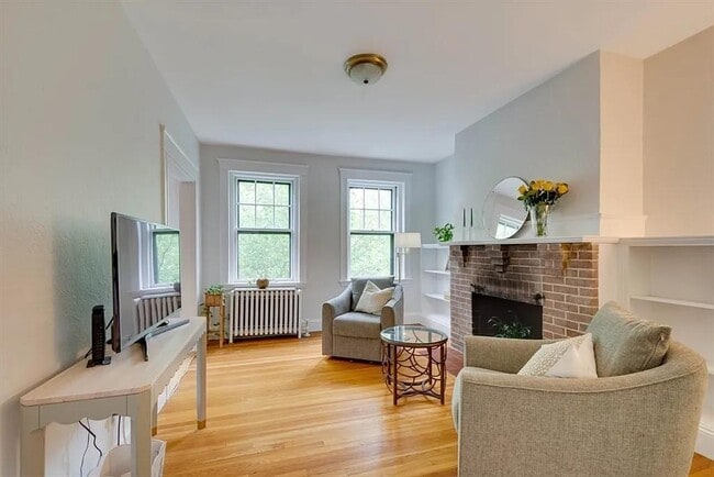 Primary Photo - 42 Linnaean St
