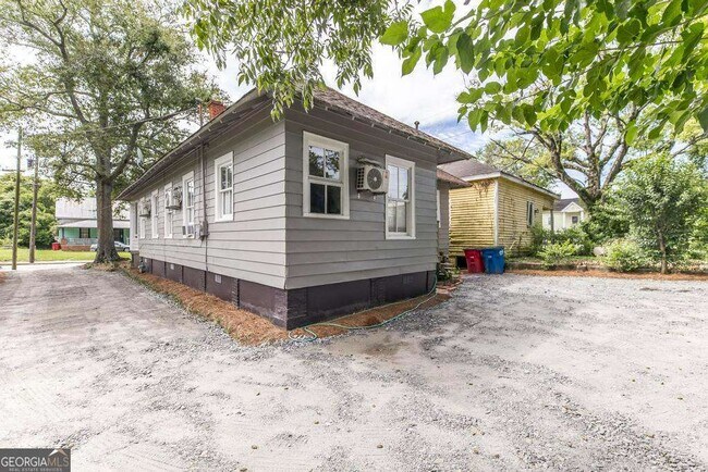 Building Photo - 1475 3rd St