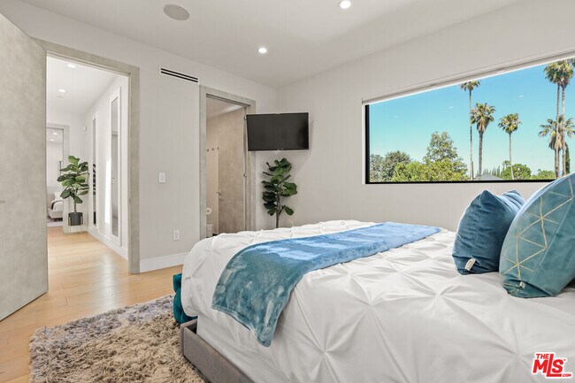 Building Photo - 13812 Cumpston St