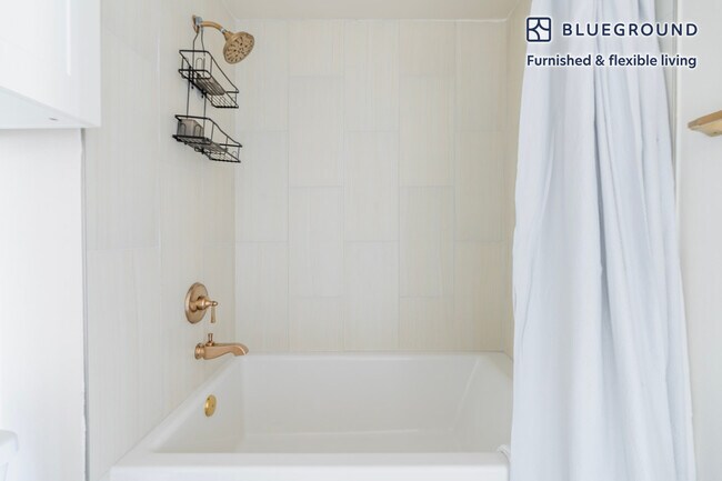 Building Photo - 1501 W Howard Ln