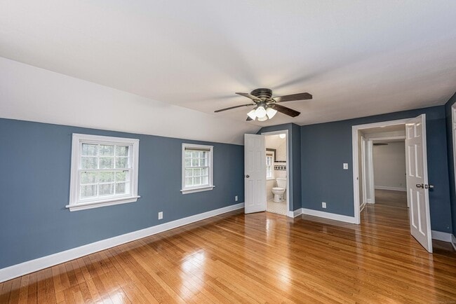 Building Photo - 1670 Hartford Tpke