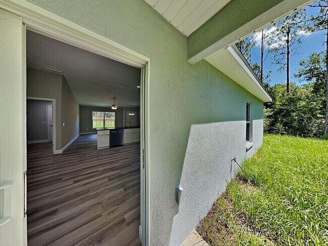 Building Photo - 9399 N Del Rio Way