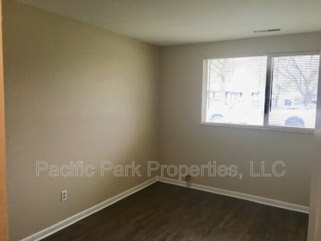 Building Photo - 9403 Shenandoah Dr