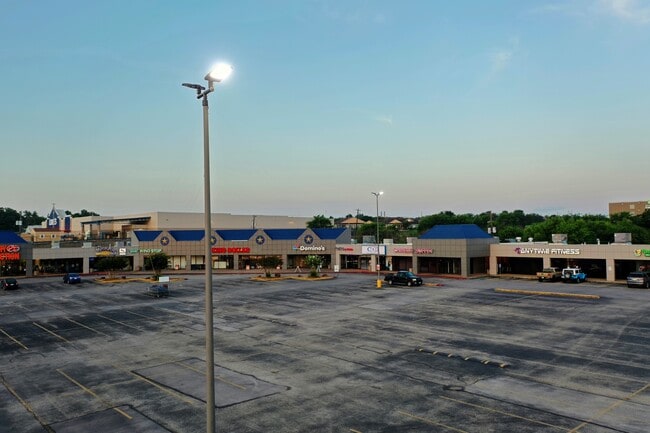 Building Photo - 2662 Hwy 290 W