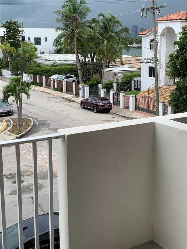 Building Photo - 1455 N Treasure Dr