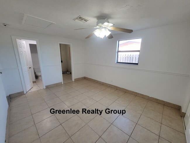 Building Photo - Spacious 3BR with bonus room and fenced yard just minutes from Tarpon Springs