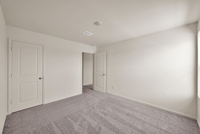 Building Photo - For Lease | 5 Bed, 4 Bath | 2,784 Sq Ft | Chapel Run Community |